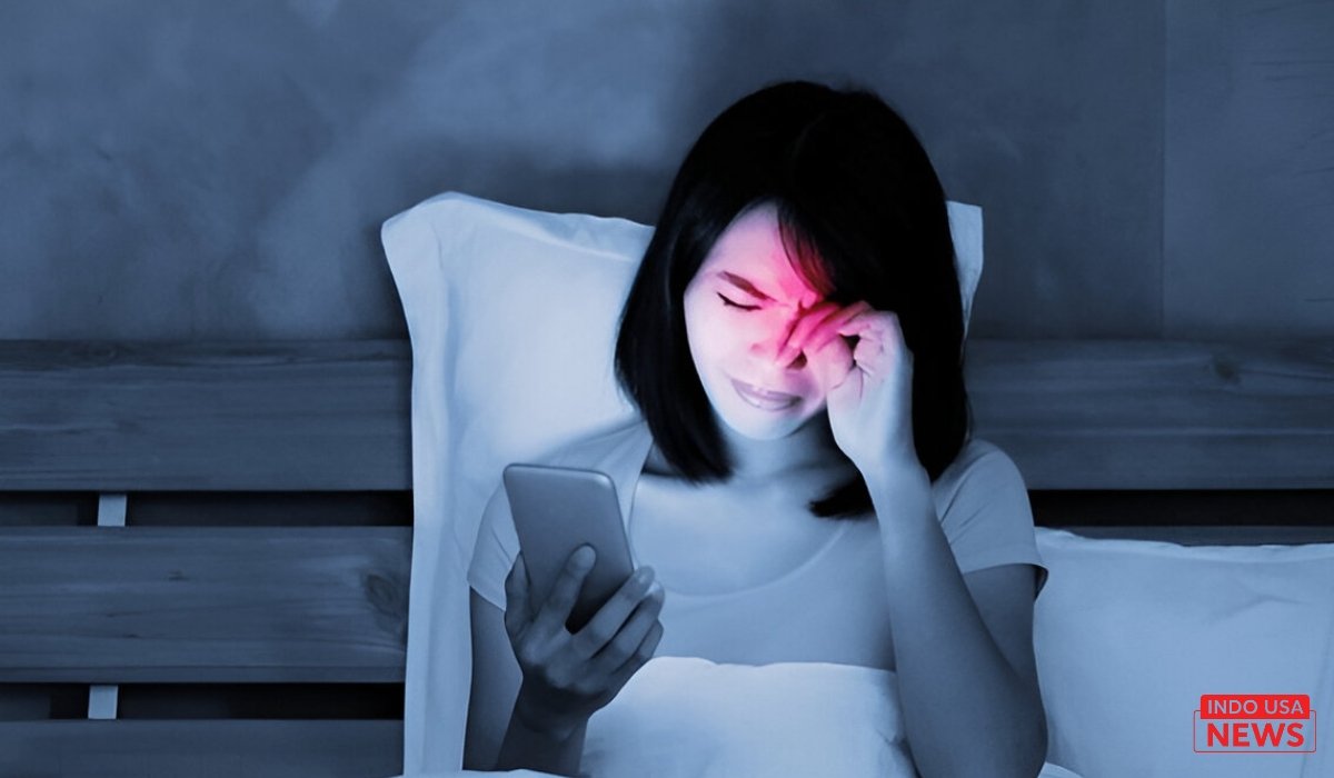 harmful blue light emitted from screens hitting the eyes